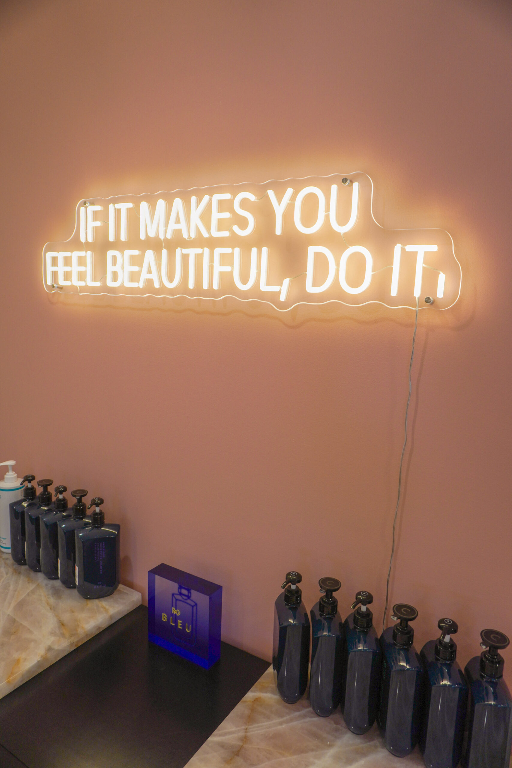 Hair Salon Fayetteville Arkansas: How to Choose the Right Stylist for Your Hair